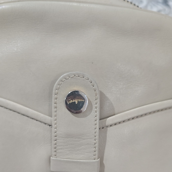 Salvatore Ferragamo Beige RARE Vantage Shoulder Bag AUTHENTIC - Picture 2 of 16